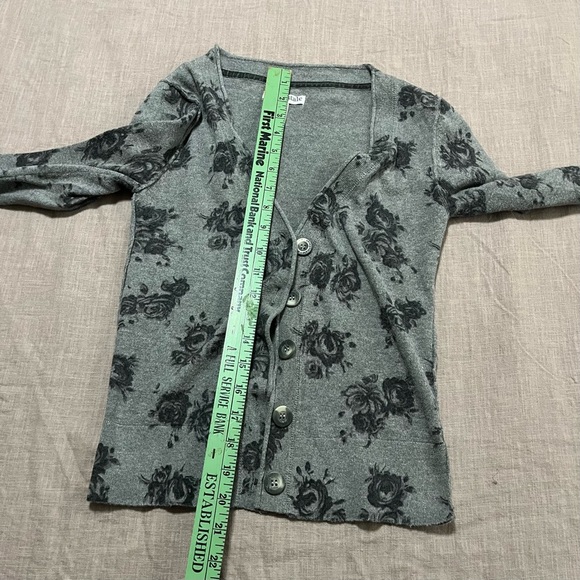 Aeropostale Gray Black Floral Cardigan Size Medium y2k demure feminine goth - Picture 7 of 7